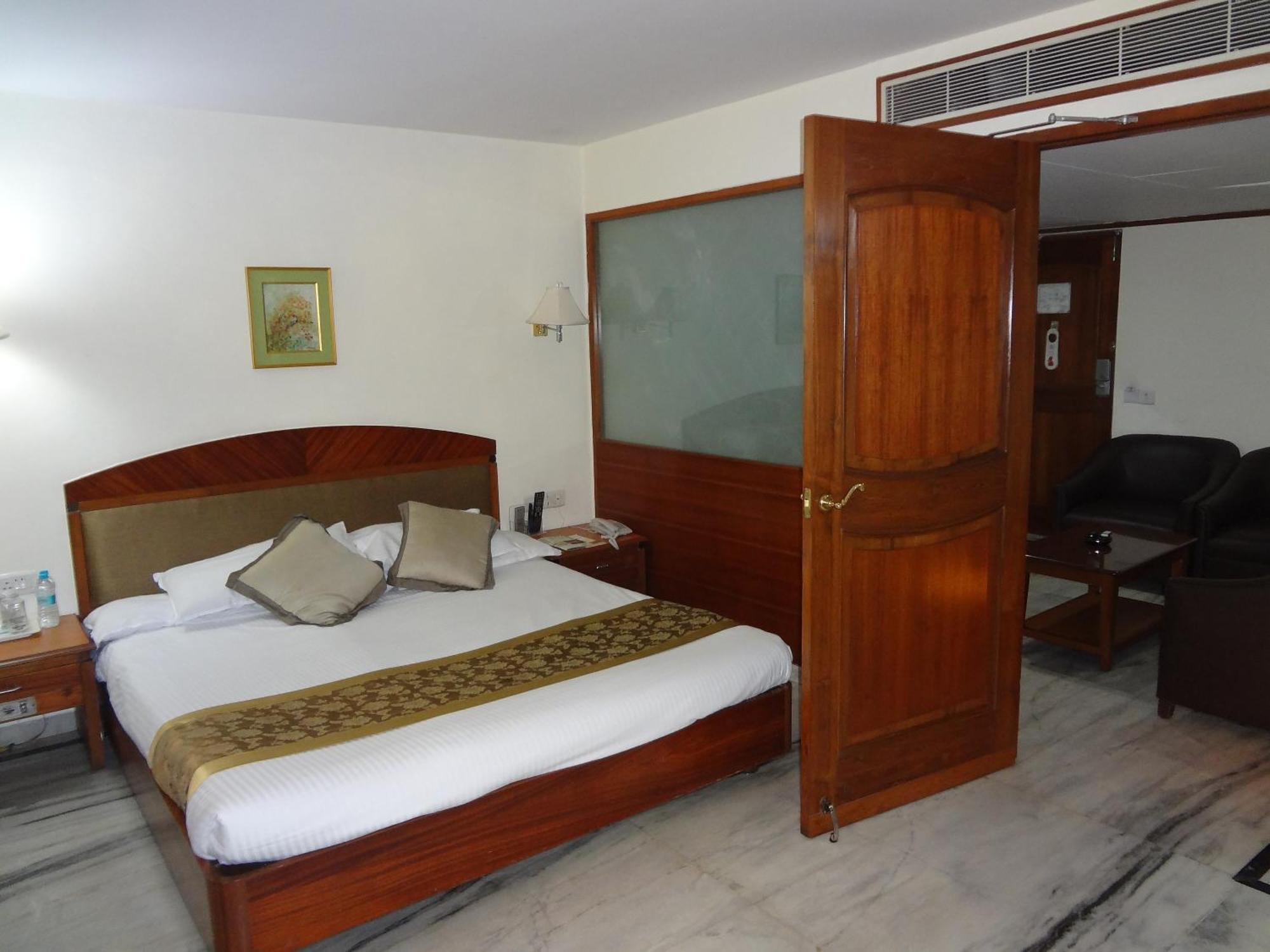 Daspalla Executive Court Visakhapatnam Extérieur photo