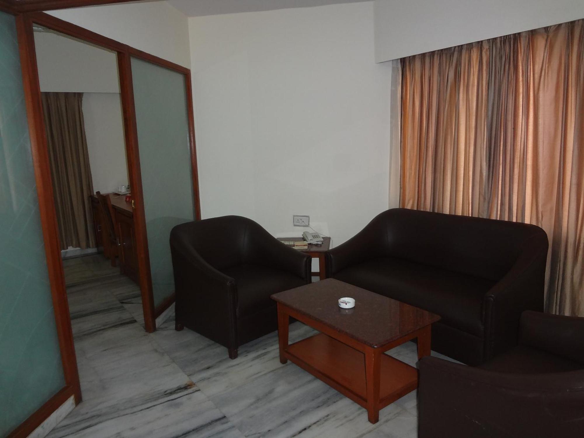 Daspalla Executive Court Visakhapatnam Extérieur photo
